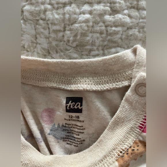 Tea Collection 12-18 month jumpsuit with snaps gently used excellent condition - Picture 2 of 3